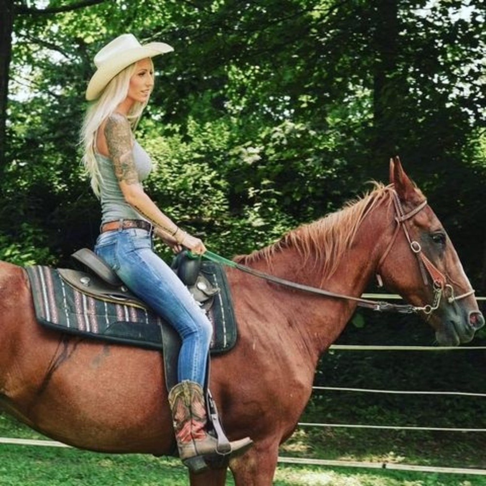 Meet your Posher, Lana